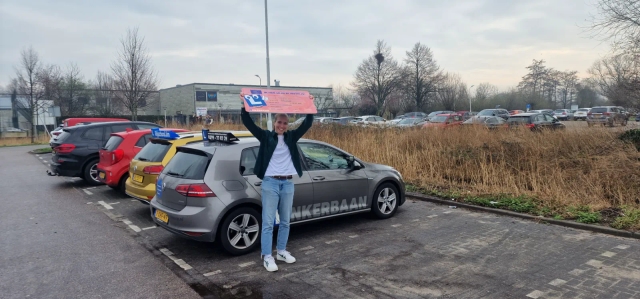 Isa is geslaagd bij Verkeersschool Linkerbaan