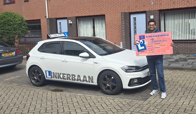 Swapnil is geslaagd bij Verkeersschool Linkerbaan