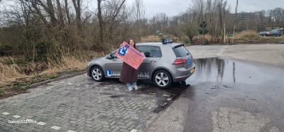 Deborah is geslaagd bij Verkeersschool Linkerbaan