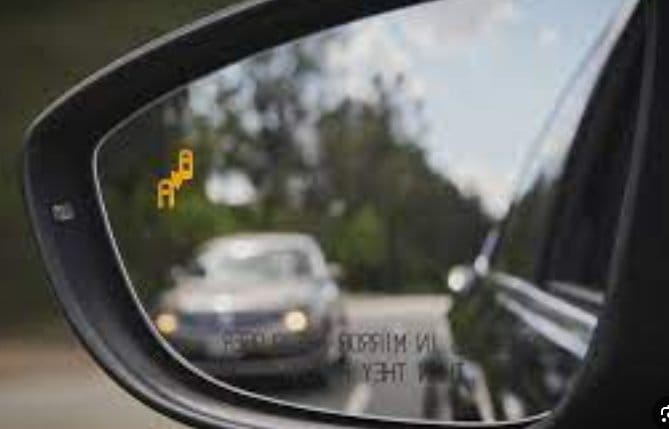 Blind spot detection in de buitenspiegel